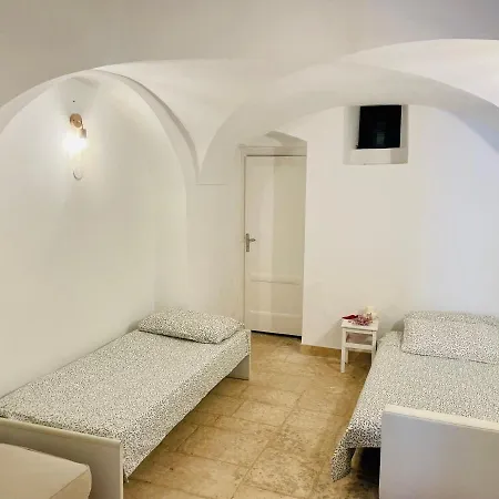 Deboras Casa Blanca