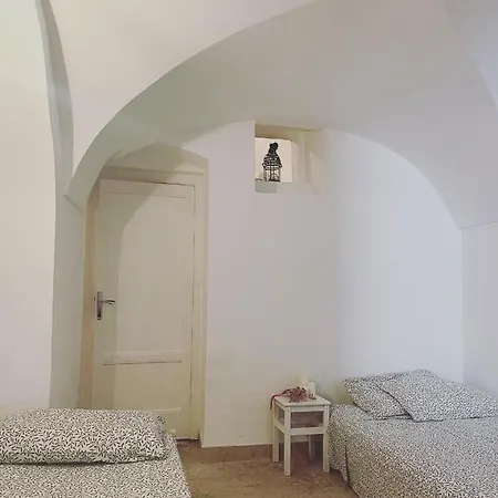 Deboras Casa Blanca *